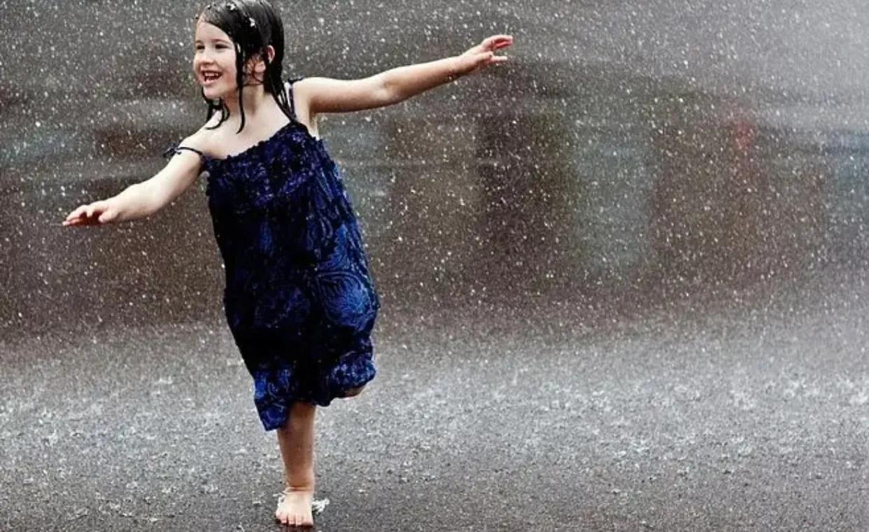 下雨天的唯美句子图片,下雨天美丽风景的句子