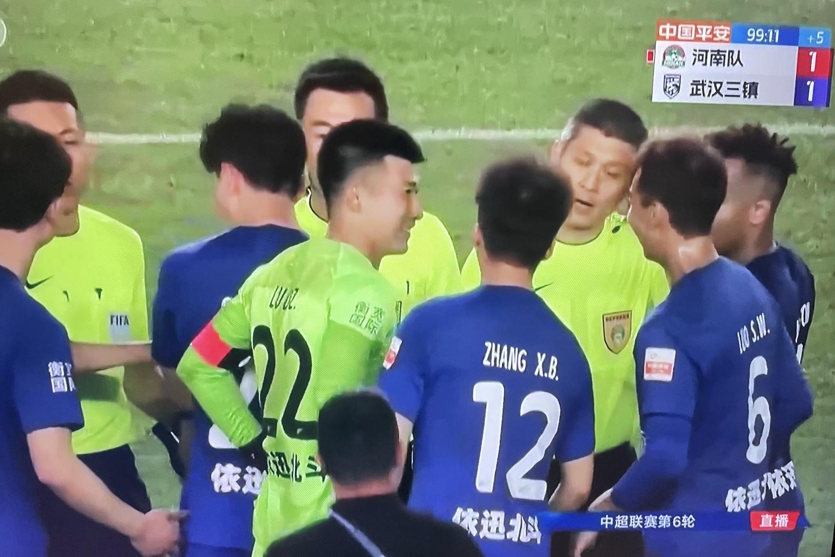 嫩哨拿三镇练手？足协安排欠妥裁判自毁前程多队也得为他“买单”