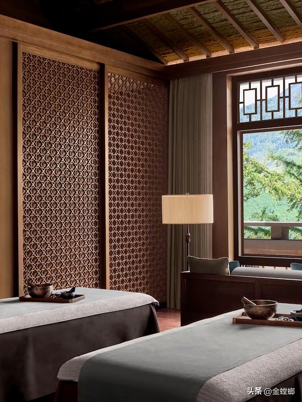 中国首家，全球第六家—九寨沟日赛谷丽思卡尔顿隐世酒店