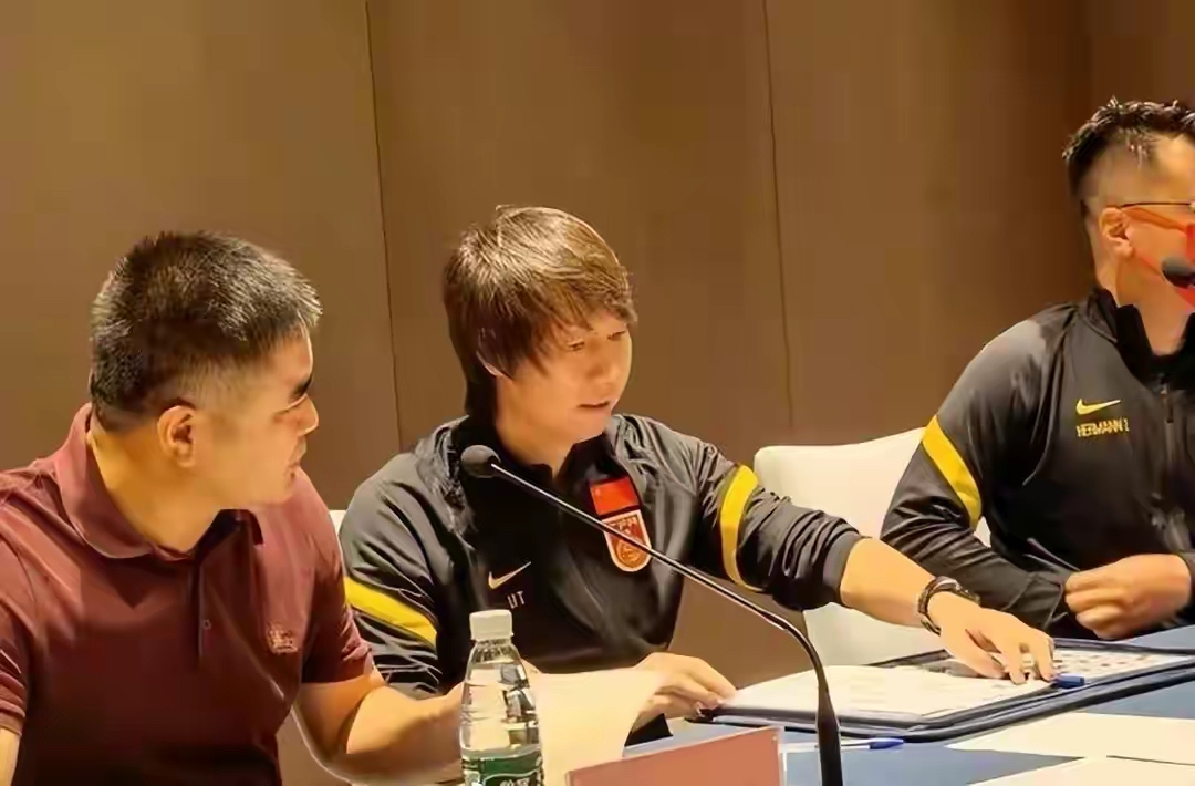 李璇爆料李霄鹏,李璇报道足协杯黄牌事件