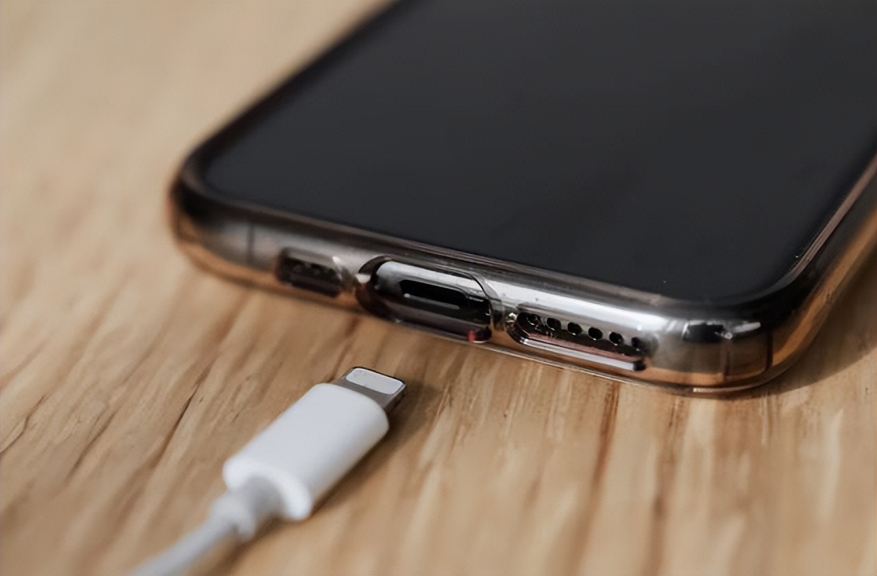 现在手机电池一定要充满才能拔吗,手机充满了不拔对电池有影响吗