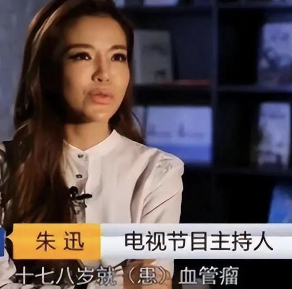 主持人朱迅哽咽痛哭,主持人朱迅和婆婆一起同台