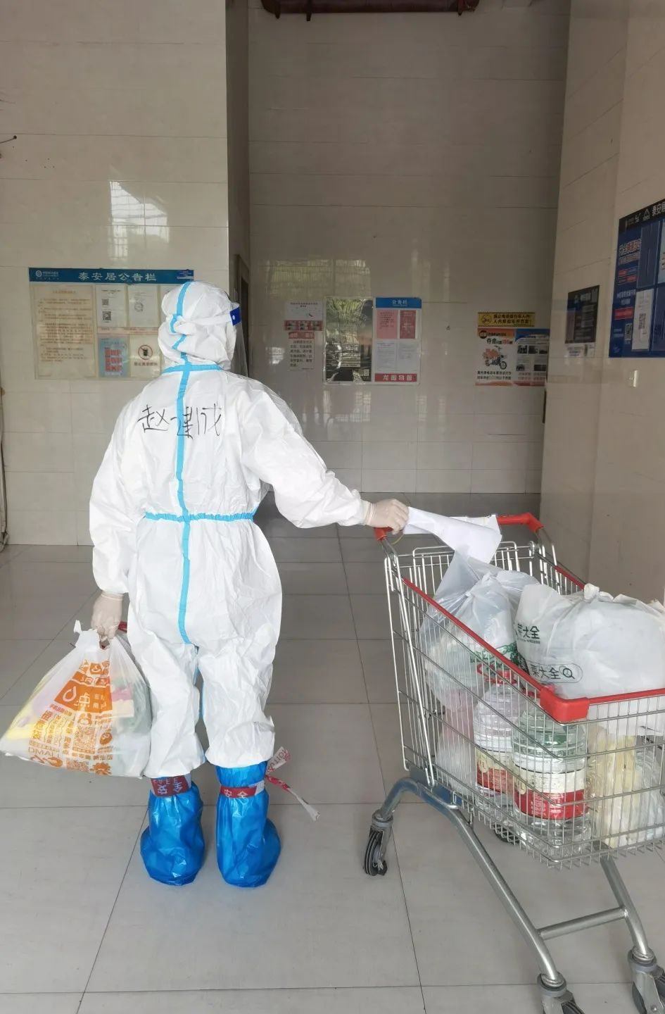 监控手工画,两幅手工绘画作品