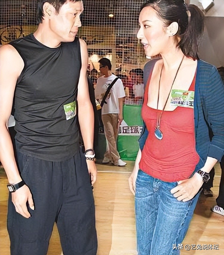 范志毅与36岁妻子,前任国足范志毅