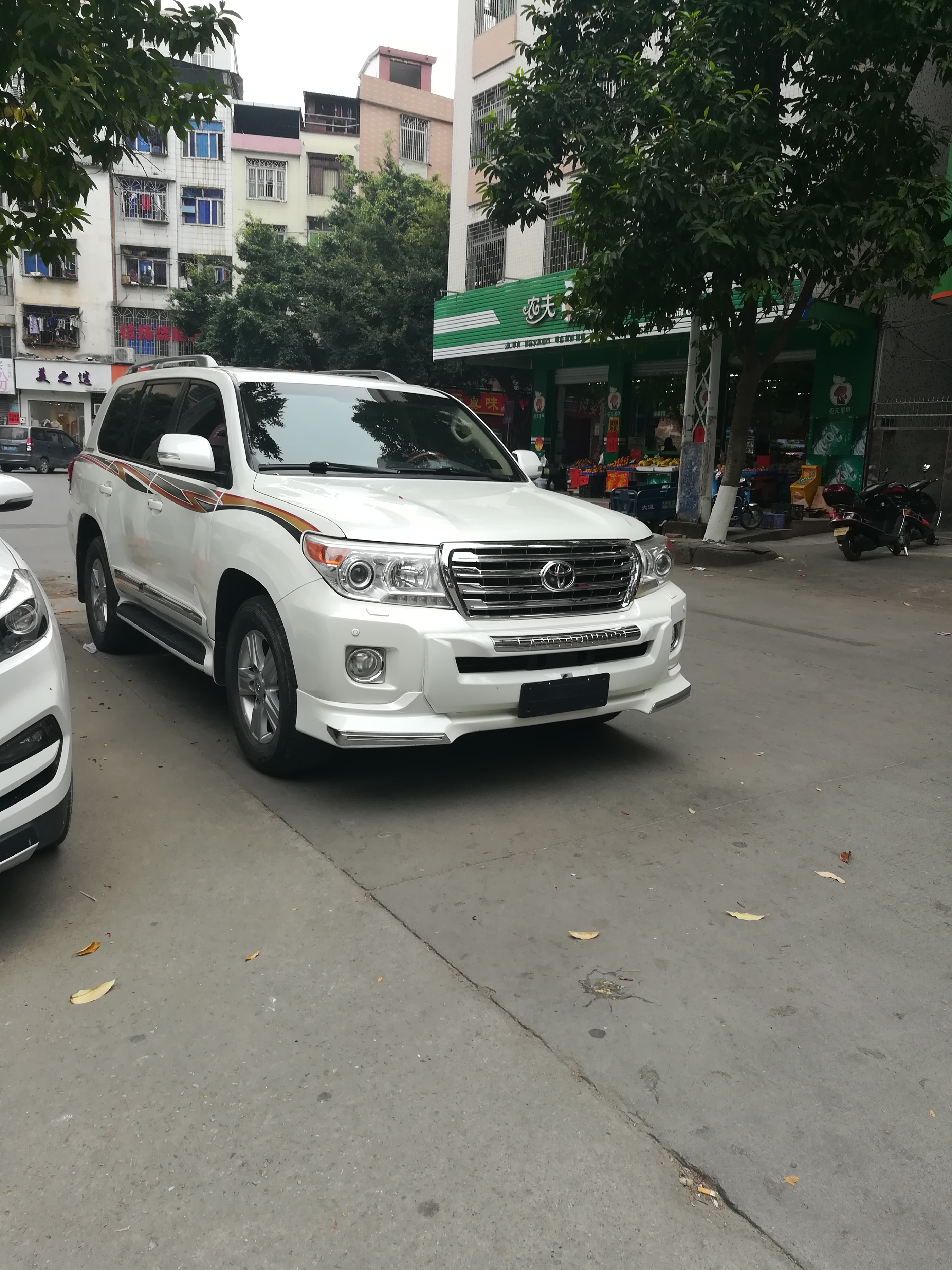 该不该买奢侈品包包,该不该刷爆卡买包包辩论赛