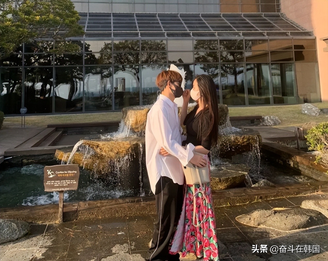 这家子戏精是打算复出了？中韩婆媳上综艺卖惨痛哭被韩国网友怒怼