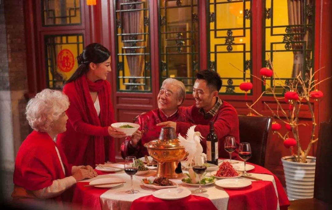 结婚十年，二胎两岁，婆婆每年准备三个红包：婆媳之间日久见人心