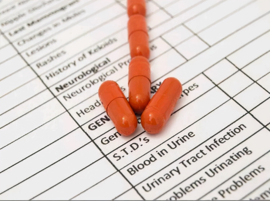 肝硬化身上长小红点痒是什么征兆,肝硬化脚面出了好多小红点有点肿