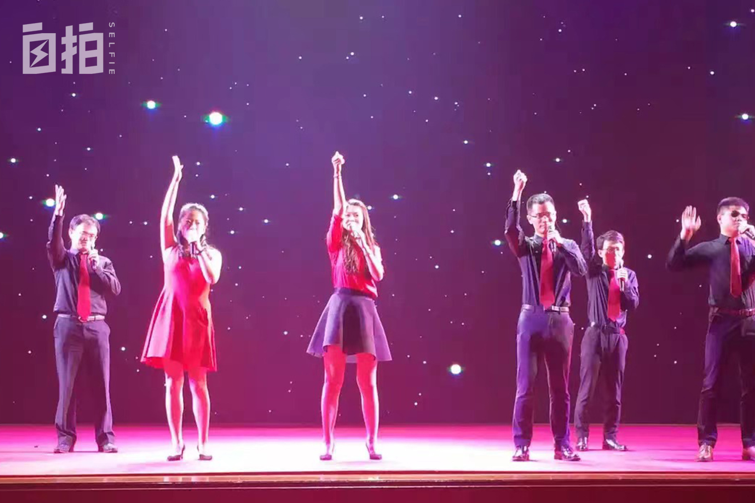 我，美国名校毕业，辞去白领工作，靠当群演养活自己