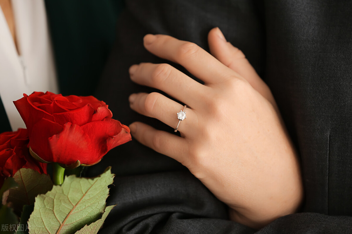 生完孩子是全职带娃还是继续工作,生完孩子继续上班好还是带娃好