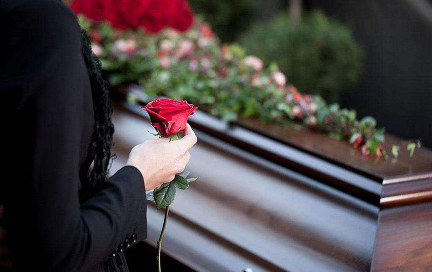 婚礼前夕新郎去世真相,新婚新郎离奇死亡婚礼变葬礼