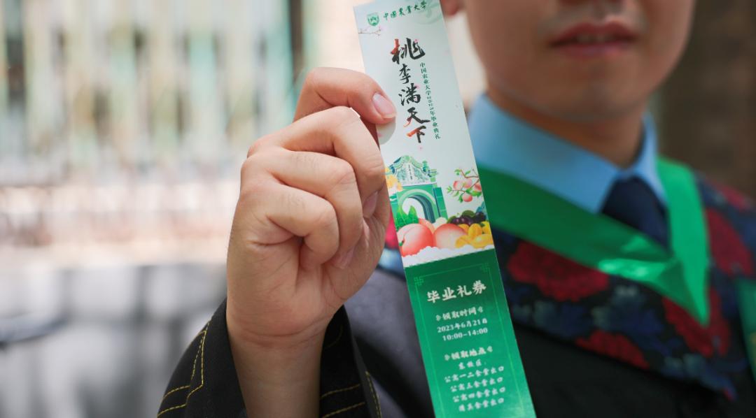 高校送毕业生5000斤自研水果,大学毕业送给学弟学妹们什么礼物