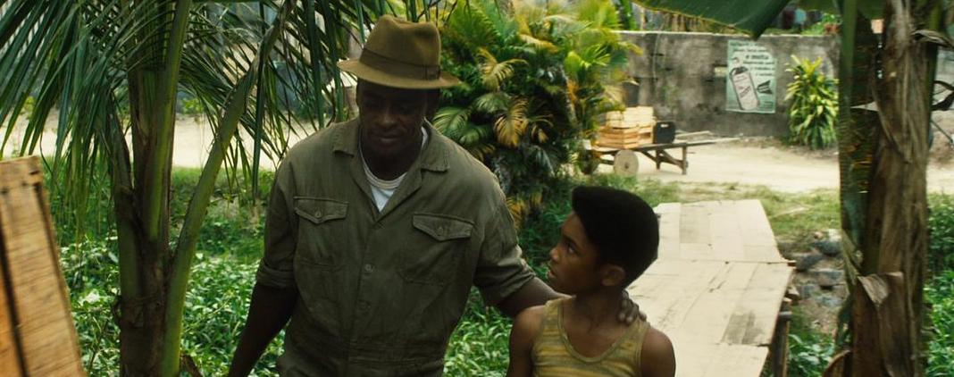 从光脚踢布条缠成的足球到成为球王，我用这部7.7分的电影缅怀他