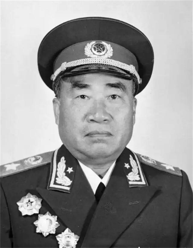 1957年毛主席途经沈阳，问军区司令：黄毛丫头呢？我要吃她做的饭