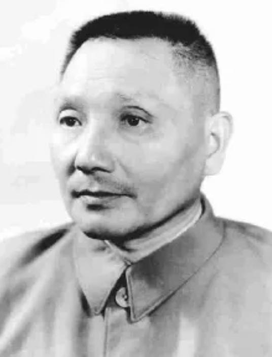 89年*小平邓**向*党**中央递交辞职信功成身退，他的退休生活是怎样的？