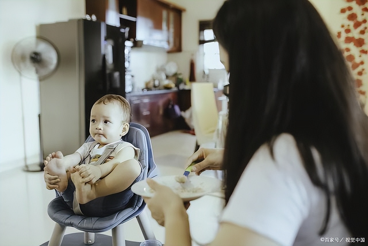 经常溢奶？多出来的母乳该怎么办？老公能喝吗？