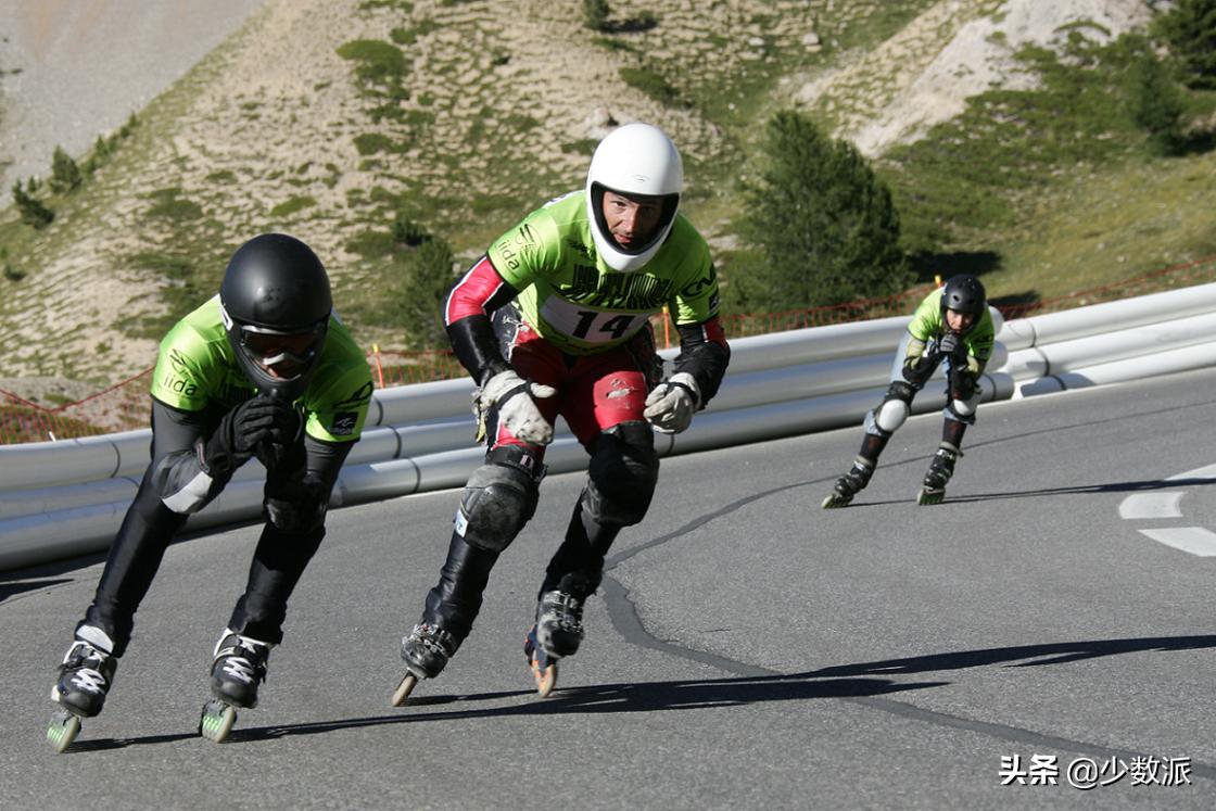 轮滑初学入门教程小孩,轮滑运动如何科学入门