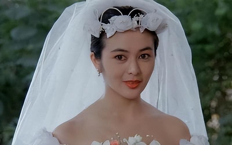 59岁关之琳罕见现身,55岁的关之琳难掩时光痕迹