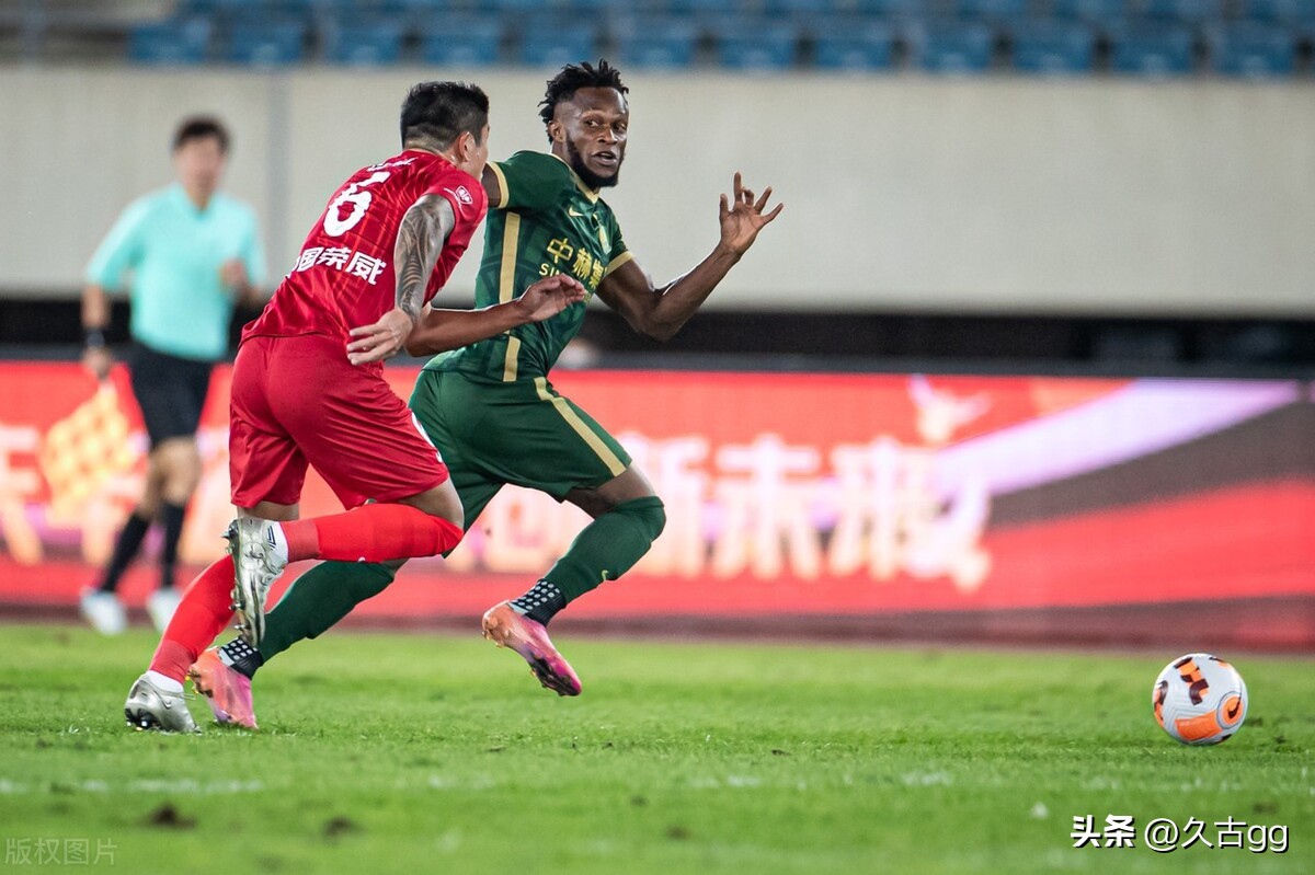 露宿街头只为不打扰民众,露宿街头