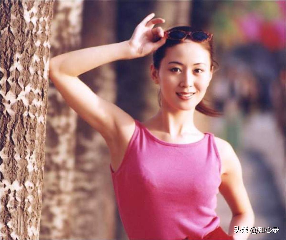 为艺术献身，被丈夫、父亲抛弃的汤加丽，如今46岁仍孤身一人