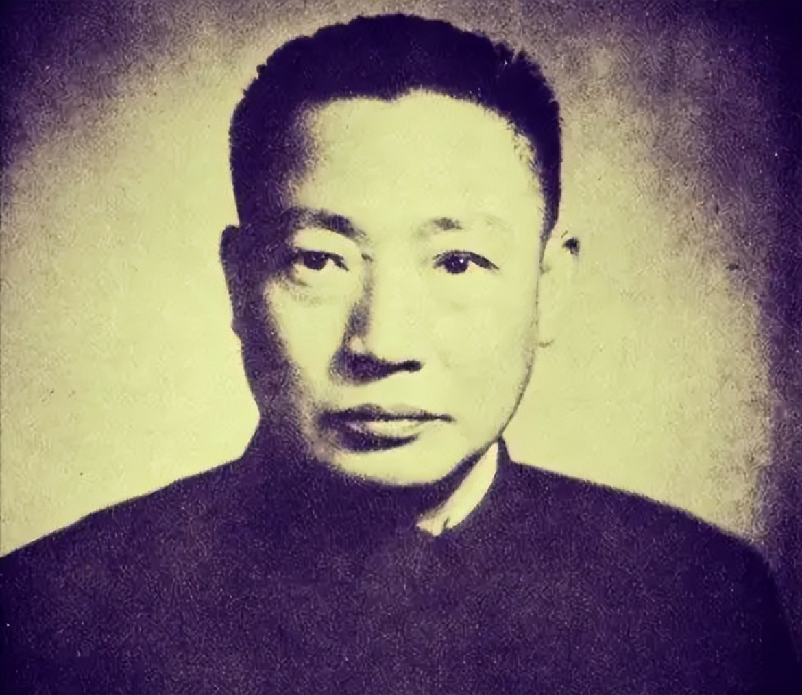 1955年，蒋介石指着十大元帅名单，对宋美龄苦笑：这个人太厉害了