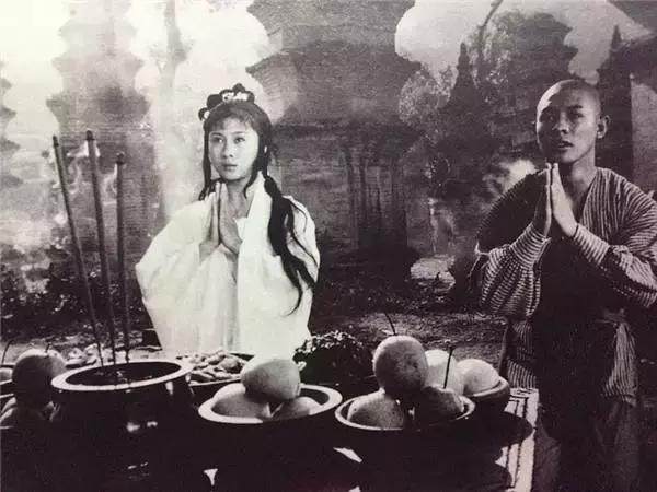 少林寺李连杰丁岚主演解说,关于少林寺丁岚与李连杰剧中简介