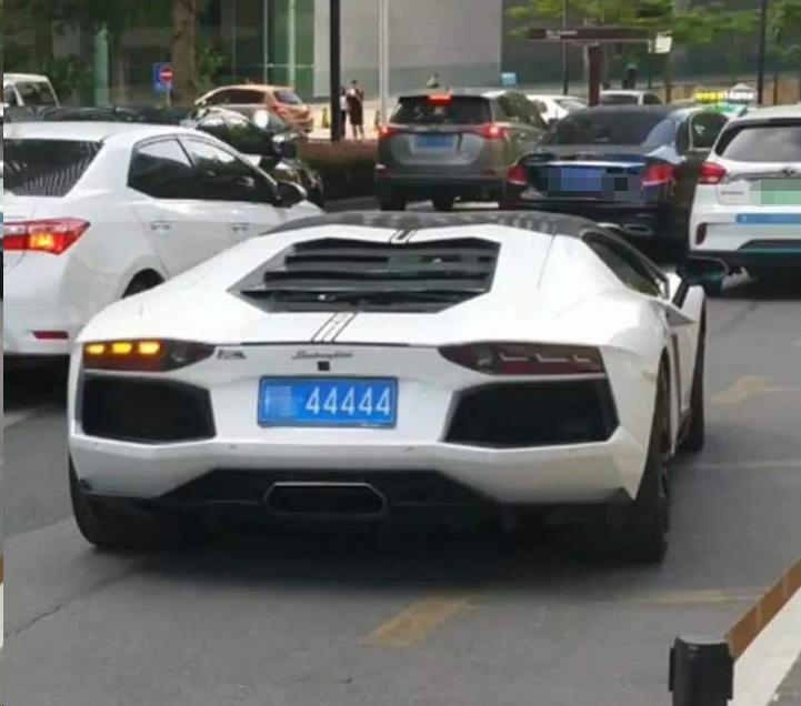 1万3千块租一天兰博基尼大牛,13000万租兰博基尼一天