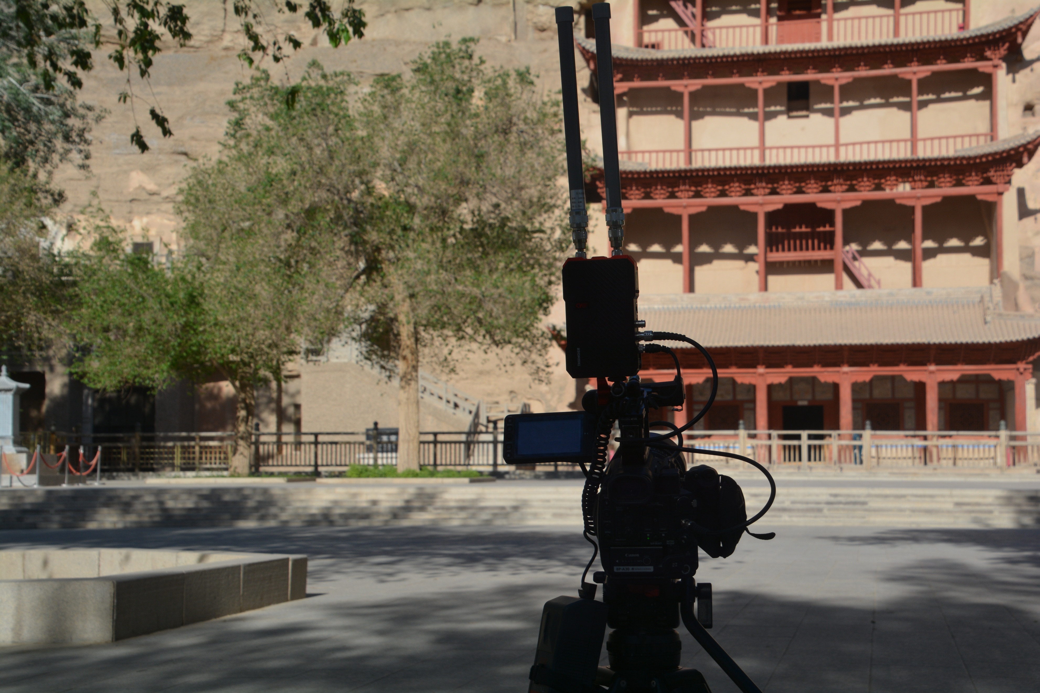 路由器有线传输和无线传输的区别,怎样使设备有线传输变成无线传输