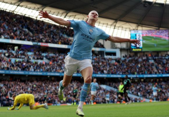 梅西第8次获得金球奖c罗哭笑,2016梅西金球奖使c罗更加努力