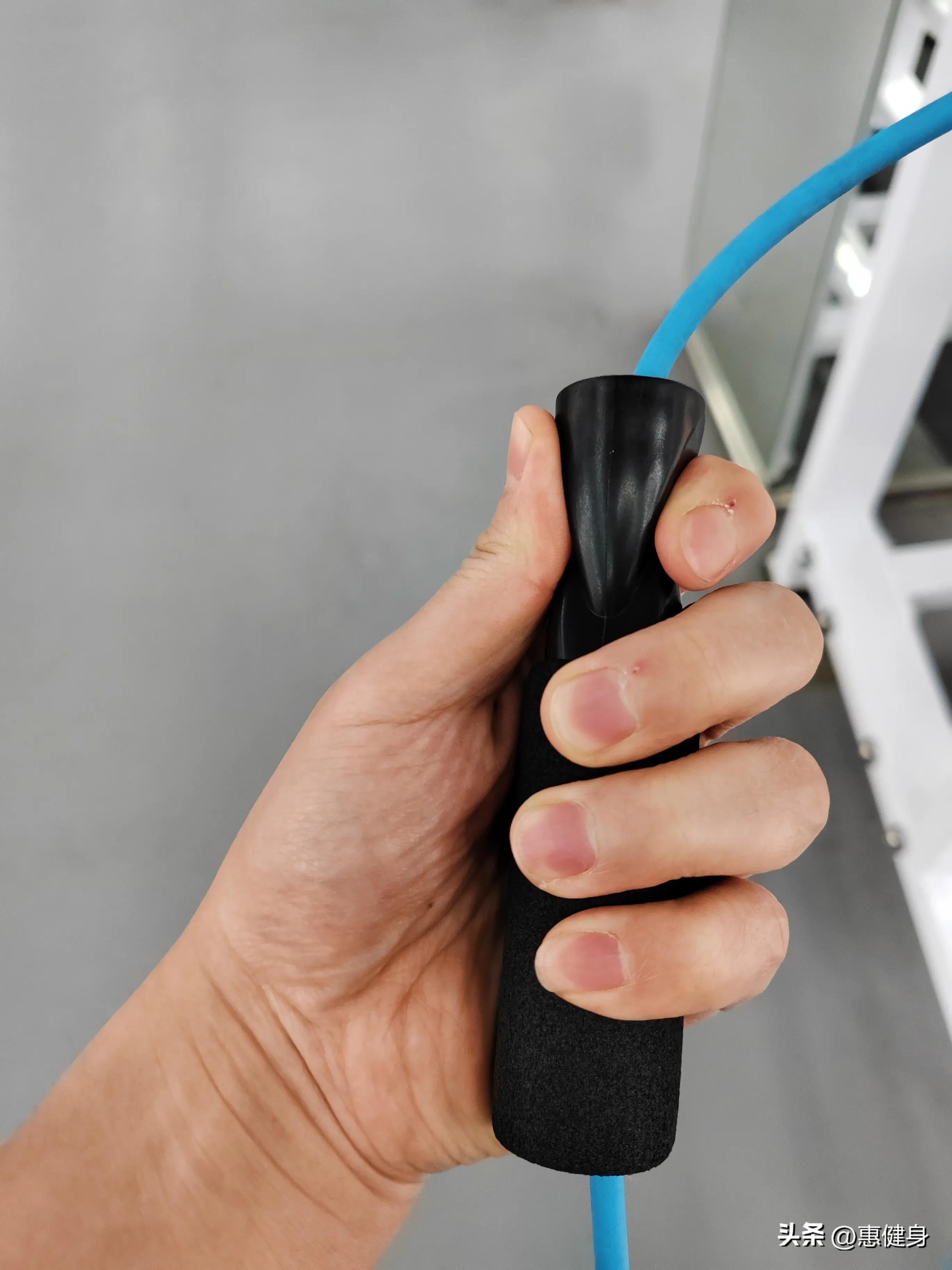 有氧跳绳减脂跟练,减脂跳绳是单脚跳还是双脚跳绳