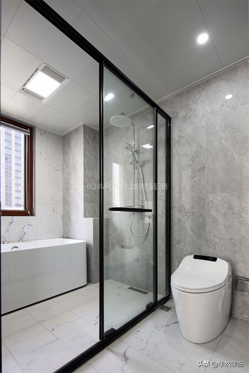 155平大平层装修效果图,180平米大平层客厅轻奢装修带花园