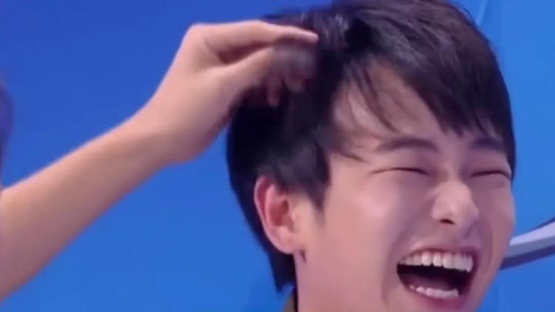 明星假发掉落搞笑视频,假发掉落搞笑视频大全