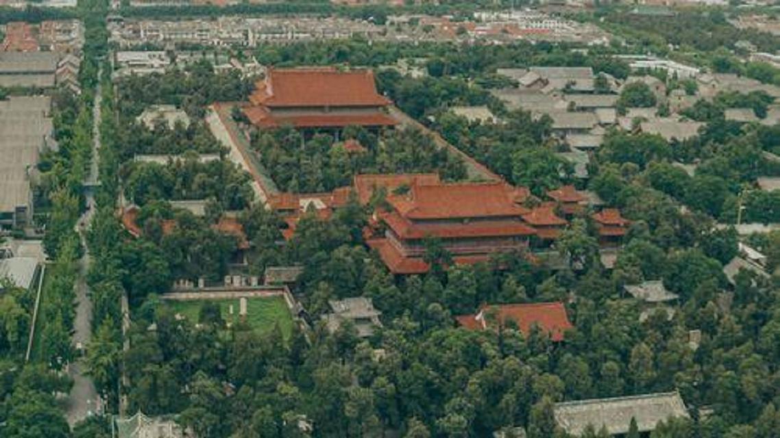 52年毛主席游孔庙，对旁人打趣地说道：我考考你们，孔子姓什么？