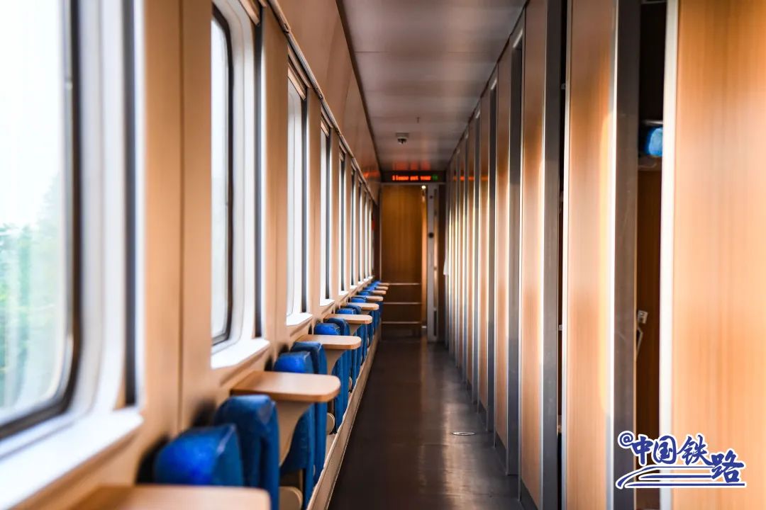 复兴号d728动卧一等卧是什么样的,复兴号二等卧啥样
