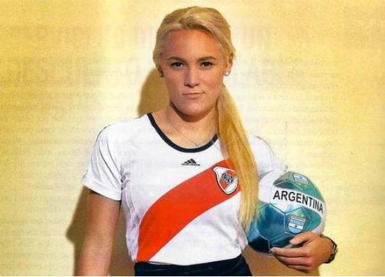 球王马拉多纳历任女友,球王马拉多纳的一生