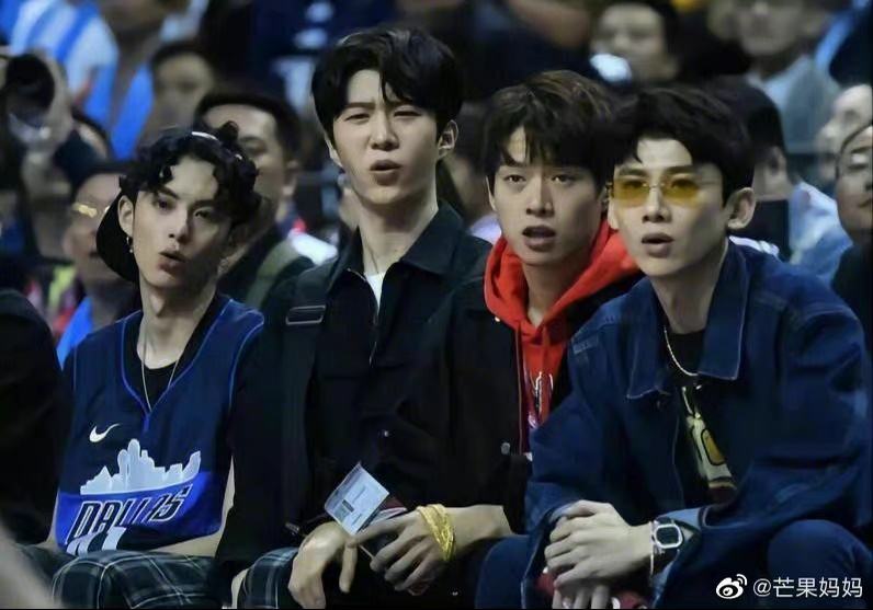 王鹤棣出席活动微博惊艳,王鹤棣一夜爆红的反应