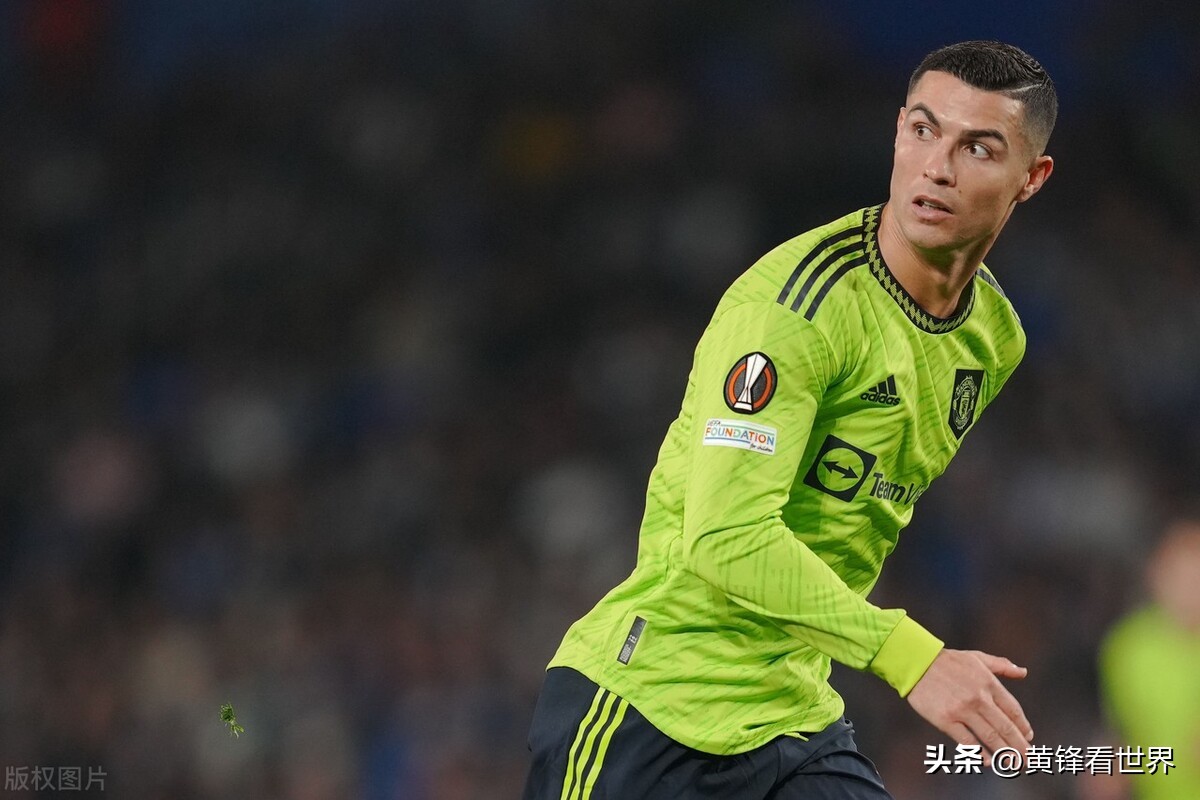 世界足球收入最多的球员排名2015,世界十大足球运动员收入