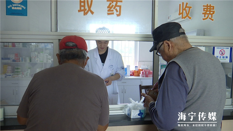 是医生也是护士,做收费员也做采购员海宁95后小伙大家都夸好!