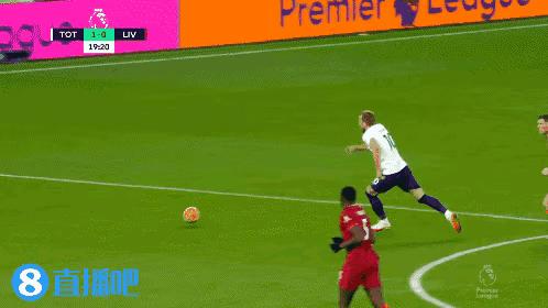 进去铲球先碰球就不犯规吗,先碰球再铲到人算犯规吗