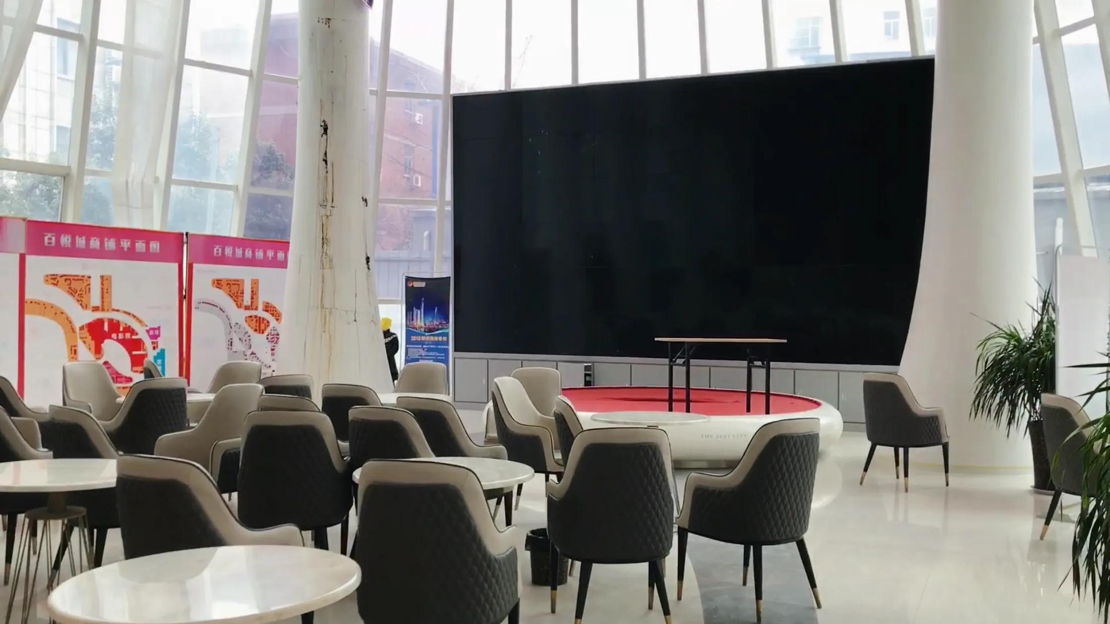 这么好的位置它烂尾了，曾引入中信城开和万达集团，也没救活它