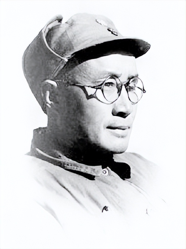 都使用猛虎掏心战术，*伯承刘**和粟裕在使用时有何不同？