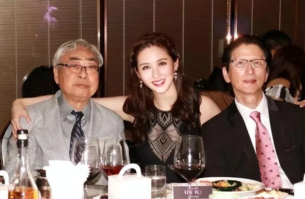 一举败光400亿!香港的百亿败家子，为何仍是商业帝国的接班人?