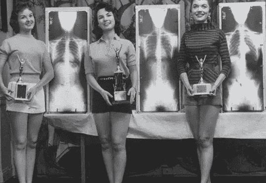 30张老照片:女子依洋人怀,*片鸦**烟枪手中持,白日梦中沉醉