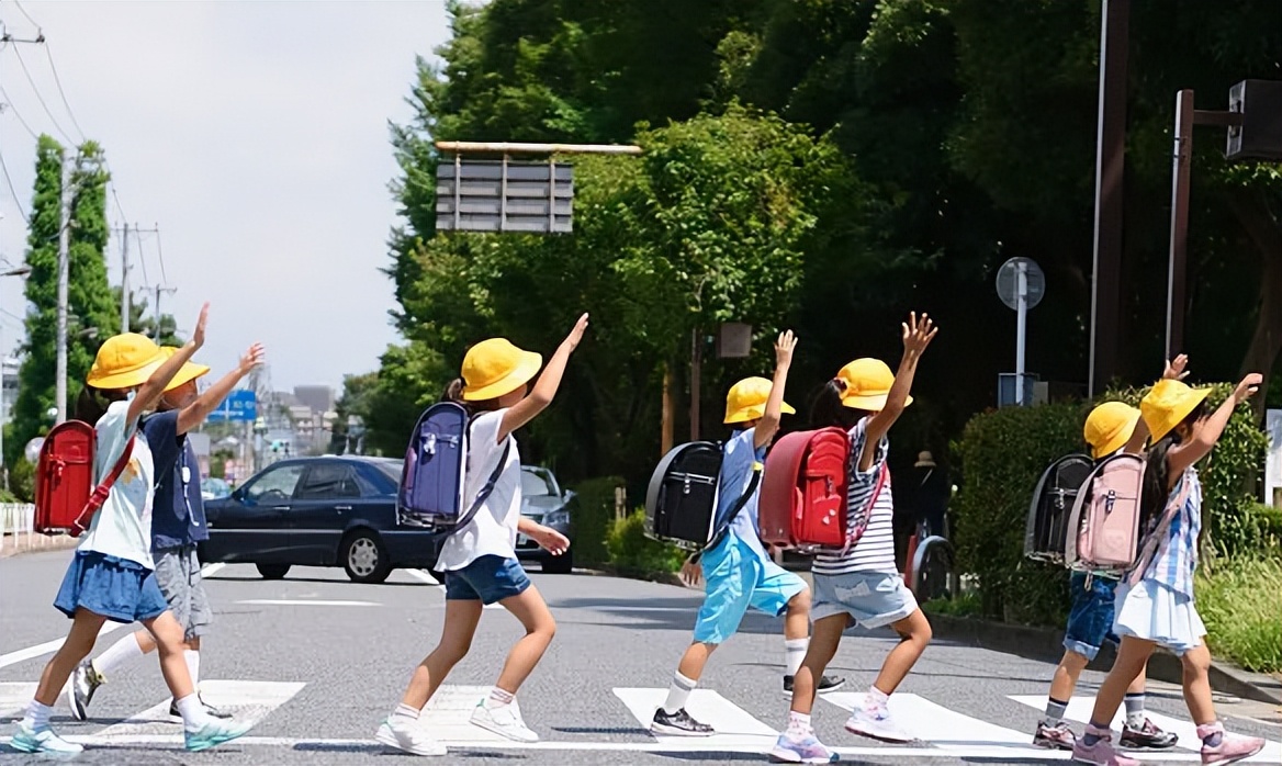 日本生育三个孩子奖励政策,日本生10个孩子政府补贴多少