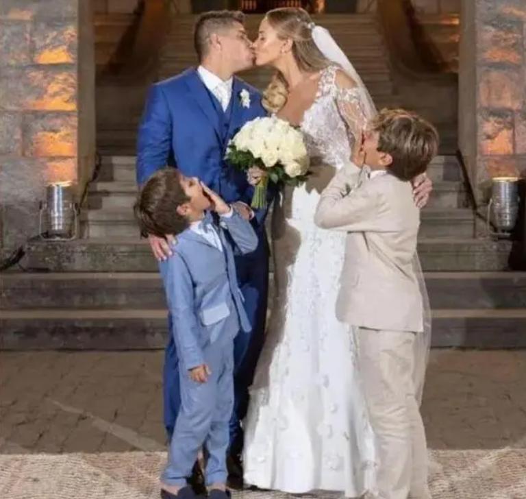 39岁孔卡大婚,中超最成功外援,赚3.7亿,二婚妻子很漂亮