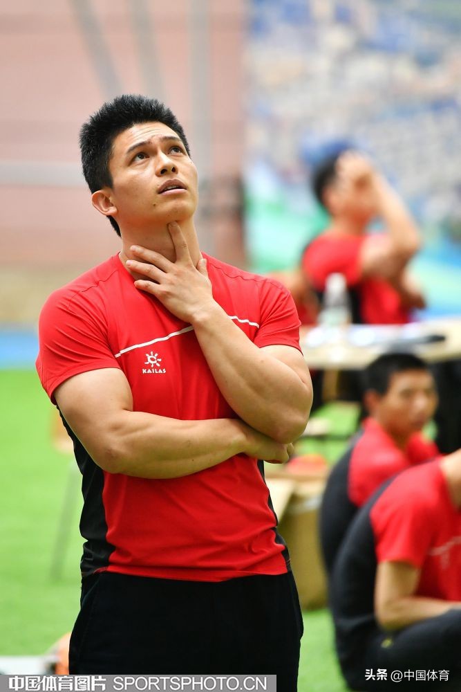 中国攀岩队钟齐鑫,攀岩世界冠军钟齐鑫简历