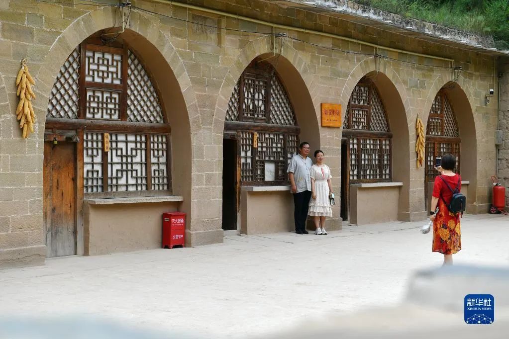 情牵人民春暖中国——习*平近**总书记春节同群众在一起