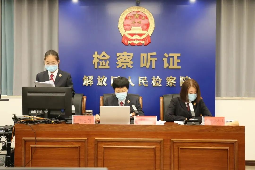 法治走进校园,走进法治天地漫画