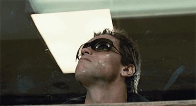 男神是真脱啊！大尺度秀身材，网飞新片一上线，全网炸了！