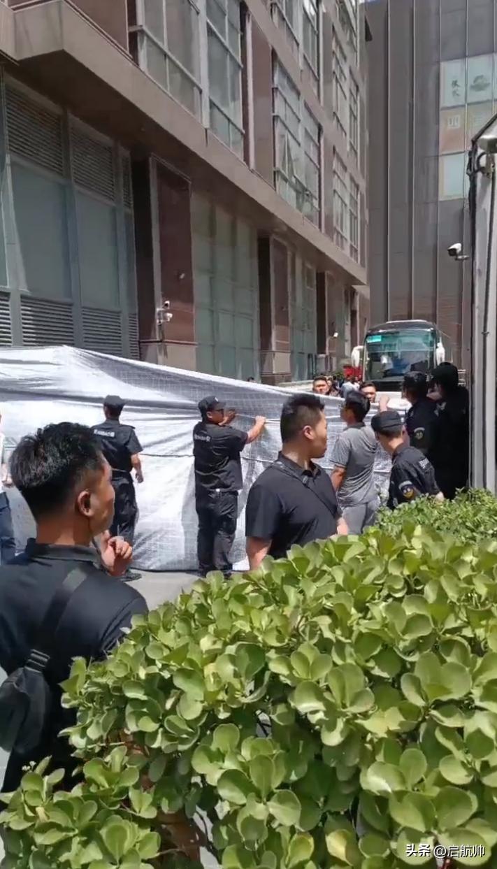 高！梅西被帆布隔档引中国球迷不满，2015世俱杯肾结石回避广州队